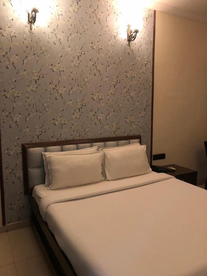 Hotel Royal Regency Bori  Экстерьер фото