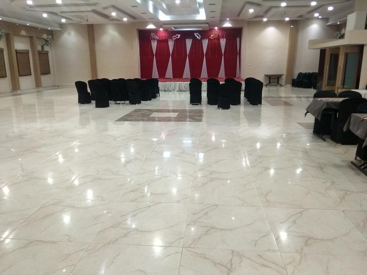 Hotel Royal Regency Bori  Экстерьер фото