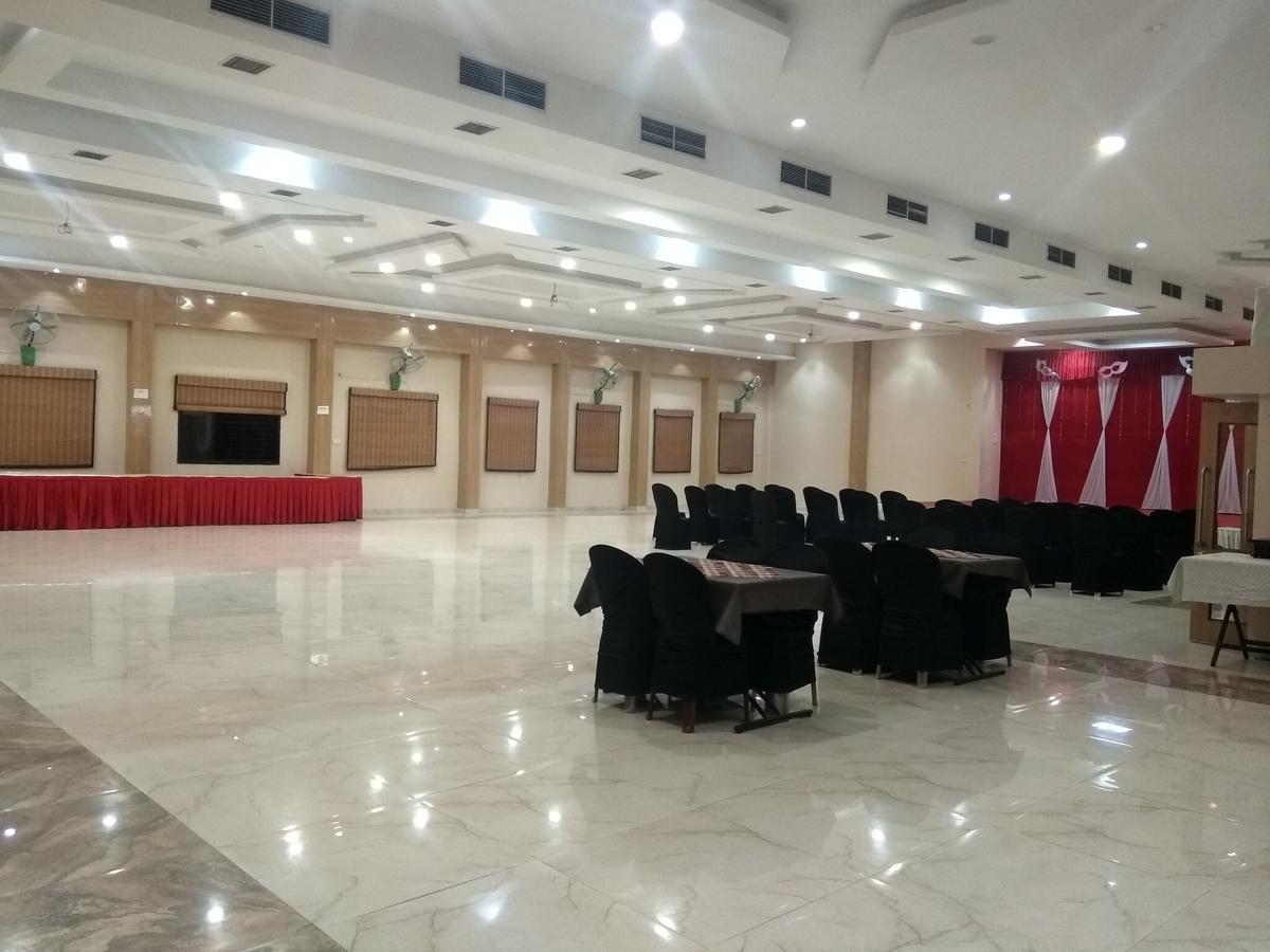 Hotel Royal Regency Bori  Экстерьер фото